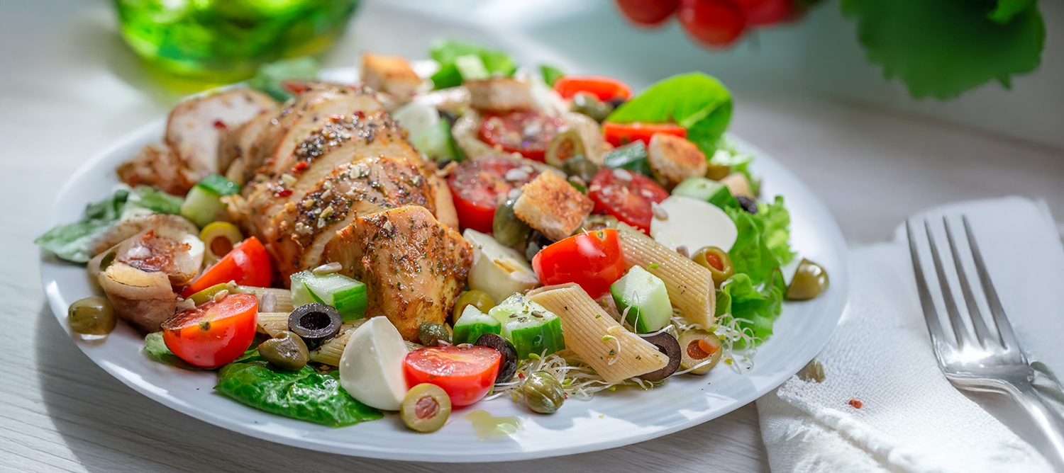 Sosçuzade Ege Mix ile Akdeniz Salatası Tarifi